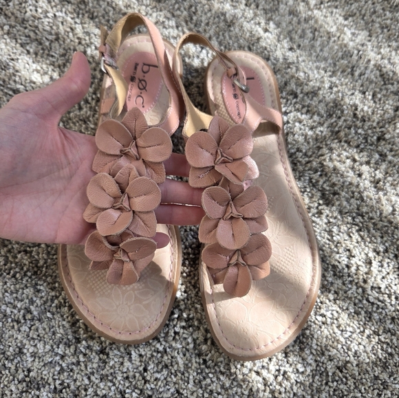 B.O.C. Women's BOC Born Concept Dusty Pink Thong Leather Flower Sandals Size 8 - Picture 2 of 9